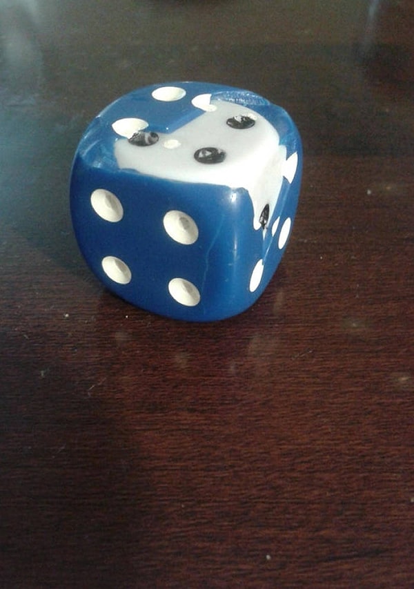 10. Игральный кубик: