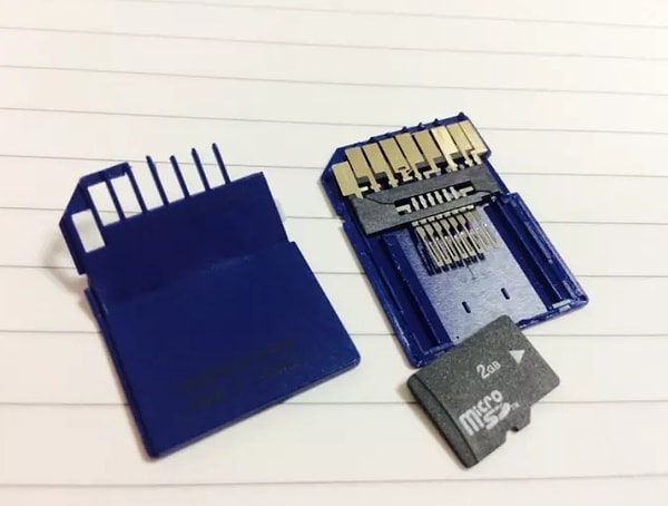 11. Начинка карты памяти формата SD: