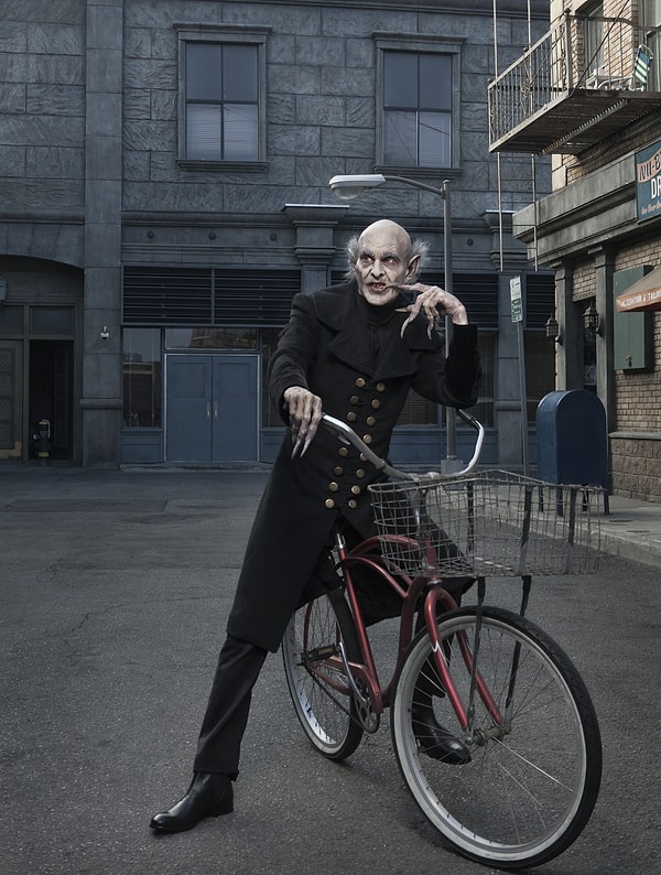 «Их было слишком много», - сказал Джонс обо всех ролях, заполняя свой профиль IMDb.