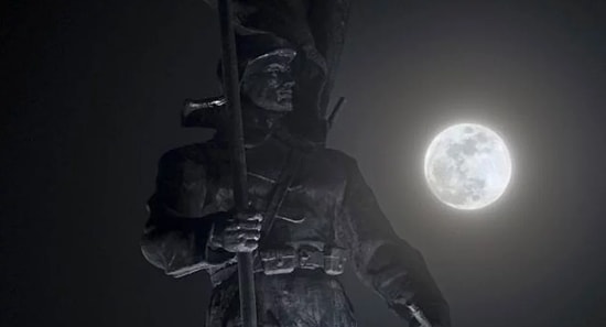 10 фотографий о том, как в разных странах мира прошло суперлуние, полное лунное затмение и "голубая луна" одновременно