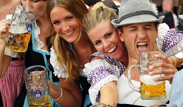 1. В исследовании приняли участие 50 немцев, изучающих голландский язык. Все они учатся в Маастрихтском университете, Нидерланды, и недавно сдали экзамен по голландскому языку.