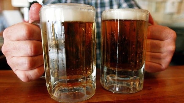 5. Выяснилось, что алкоголь никак не повлиял на самооценку участников эксперимента: и первая, и вторая группа говорили, что знают язык хорошо. Но те, кто выпил спиртное, справились с заданием значительно лучше.