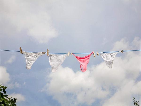 10. Aşırı derecede sıkı ve rahatsız iç çamaşırlarından kurtulun.