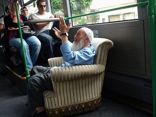 13. "Herkesin poposunu koyduğu yere oturmam"cıların koltuğu da hiçbir koltuk. Bomboş otobüste bile ayakta görürsünüz bu insanları...
