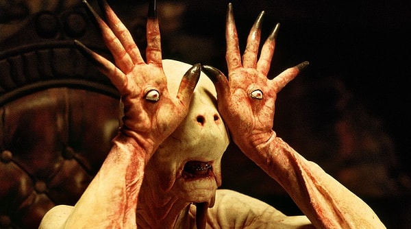 «Люди, создающие существа, любят начинать с тощей длинной палитры, потому что они могут опираться на нее, а не делать фигуру этого существа слишком громоздкой». Каждый день Даг переступал через себя, чтобы выдержать несколько часов грима: «Я сижу там в основном или стою».  Он держит свое поразительно худое тело в форме, которую сам называет «очень скучной», благодаря  упражнениям на эллиптических машинах и подъема легких гантелей, а также благодаря «метаболизму 16-летнего».