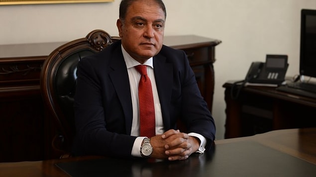 Kilis Valisi Mehmet Tekinarslan, Kilis'e yönelik 3 ayrı roketli saldırıda bulunduğunu, biri ağır 3 kişinin yaralandığını söyledi.
