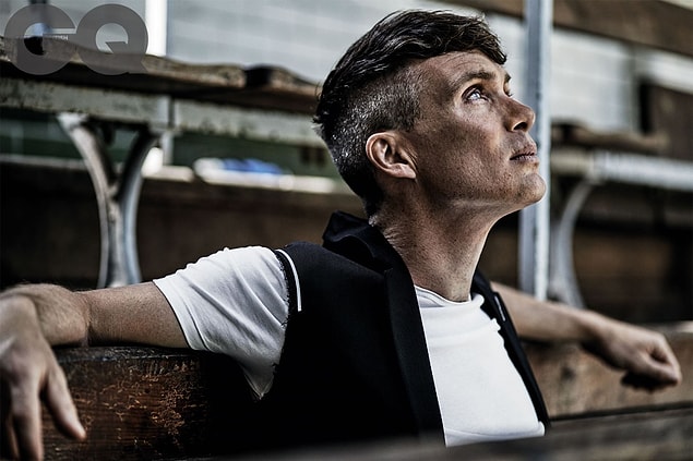 Aynı zamanda müziğe de ilgili olan Cillian Murphy, bir müzik grubunda gitar da çalıyor gençlik döneminde.