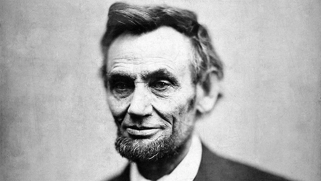 Abraham Lincoln, onu iki yüzlü olmakla suçlayanlara “Gerçekten iki yüzüm olsaydı size sürekli bunu mu gösterirdim?” demişti.