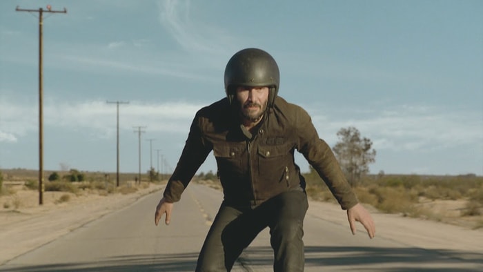 Squarespace'ten Keanu Reeves'in Motor Üzerinde Olduğu Super Bowl Reklamı