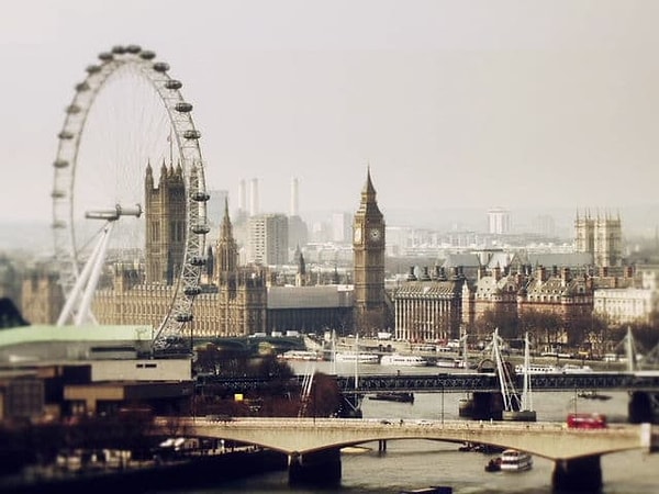 2. А в каком сериале показывали такую панораму Лондона?