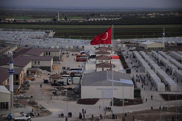 Avrupa Birliği ile yapılan anlaşmayı da hatırlatan Erdoğan, Avrupa’nın mültecilerle ilgili Türkiye’ye verdiği yardım sözünü tutmadığını söyledi. Erdoğan, “Ne olursa olsan yardımlara devam edeceğiz” dedi.