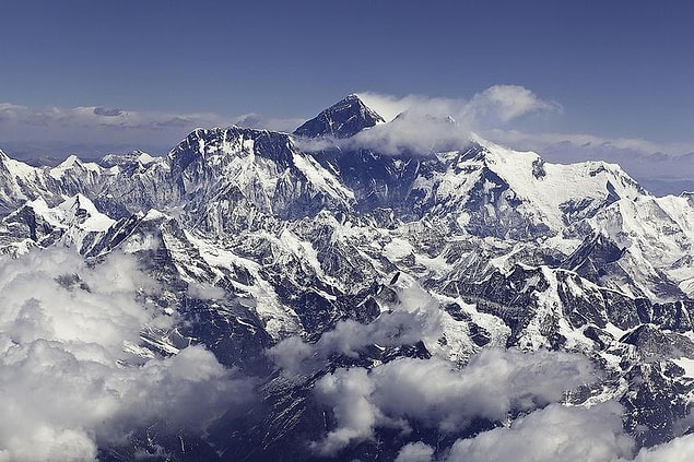 10. Everest'in en tepesinden inmek 3 gün sürmektedir.