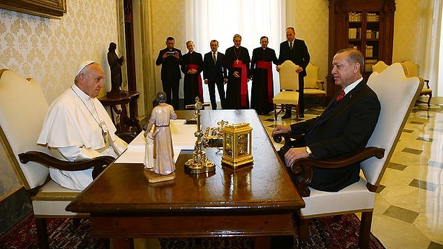 Fotoğraf çekimi sonrasında baş başa görüşme basına kapalı şekilde devam etti.