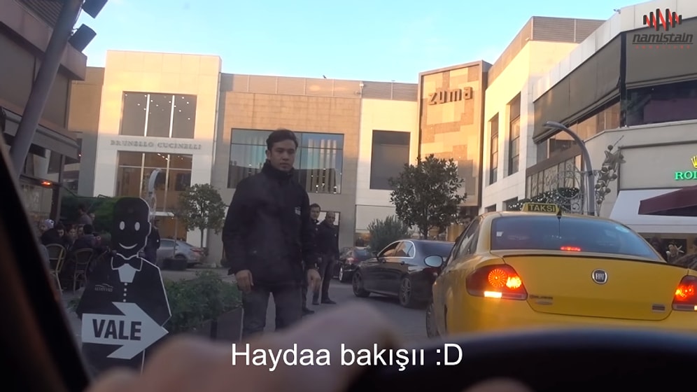 Murat 131 ile İstinye Park'a Giderek Aracı Valeye Vermeye Çalışan Gençler