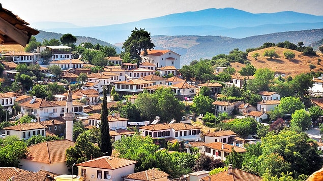 1. Tarih kokan dokusu ve trafiğe kapalı sokaklarıyla adı gibi şirin bir köy: Şirince