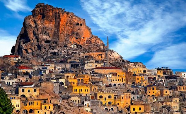 6. Kapadokya’nın zirvesi olan ve masallardan çıkmış gibi görünen bir ilçe: Uçhisar