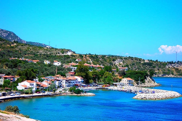 8. Temiz ve serin denizi, balık çeşitliliği ve tablo gibi manzarasıyla huzur dolu bir köy: Mordoğan