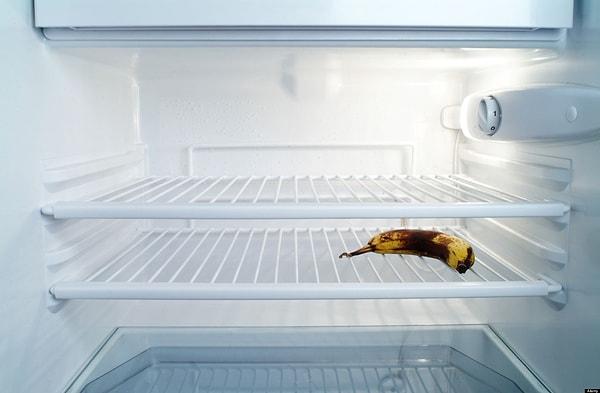 1. Buzdolabınızda bir şeyler kalmadıysa alışveriş yapmadan önce içini temizleyin.