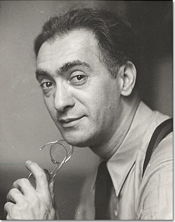 Вот тот самый фаворит Фриды, Николас Мурай... Родился в Венгрии в 1892 году и учился литографии, фотографии и искусству цвета в Германии. Мурай изменил всю свою жизнь, когда перебрался в Америку с 25 долларами и 50 известными ему словами на английском языке.