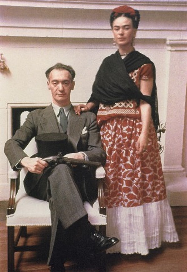 А остались только превосходные фотографии, сделанные Николасом Мураем, и чудесные картины Фриды... Кто знает, предпочти она Николаса, как сложилась бы их жизнь...