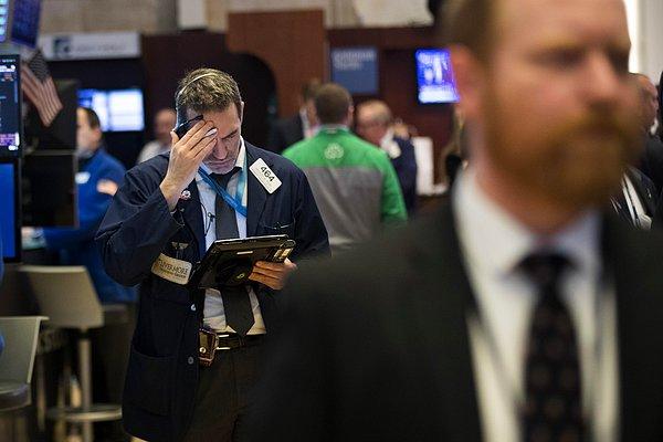 Son iki işlem gününde Dow Jones Sanayi Endeksinin kaybı yüzde 7'yi bulurken, Standard & Poor's 500 Endeksi yüzde 6,1 ve Nasdaq Teknoloji Endeksi de yüzde 5,7 değer kaybetti.