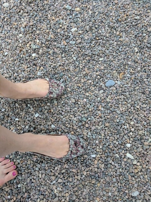 4. Дизайнер этих балеток точно вдохновлялся галькой