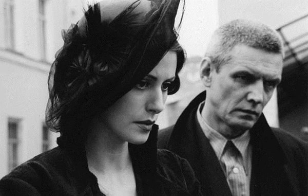 2. Человек, которого вы любите, попал в беду. Ваши действия?