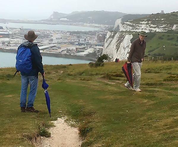 18. И снова жена сделала фото своего мужа, чтобы доказать ему, что он одевается как пенсионер 😂
