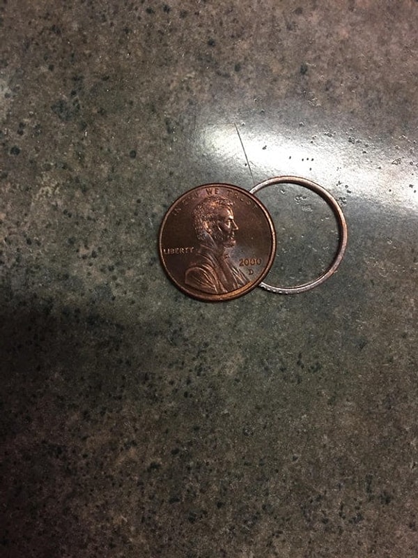 7. Монетка развалилась буквально на глазах!