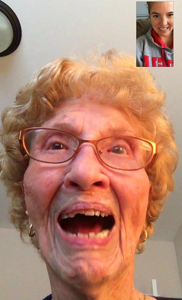7. Hayatındaki en büyük şoklardan birini görüntülü görüşme ile yaşayan 96 yaşındaki büyük anne... 😍