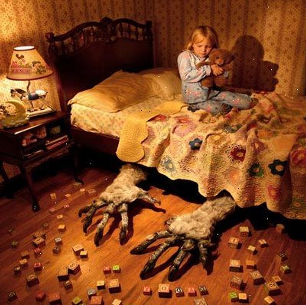 3. Кажется ли вам порой, что предметы, которые вас окружают, двигаются или выглядят странно?