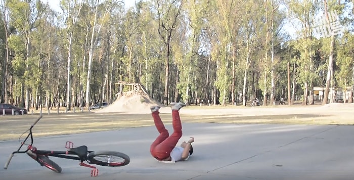 Bisiklet Üzerinde Hareket Yaparken 2 Kez Düşünülmesi Gerektiğini Zor Yoldan Öğrenen İnsanlar