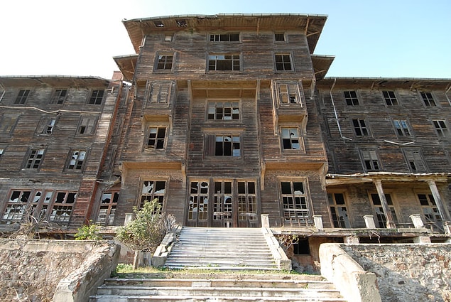Dünyanın en büyük ikinci ahşap yapısı olarak kabul ediliyor