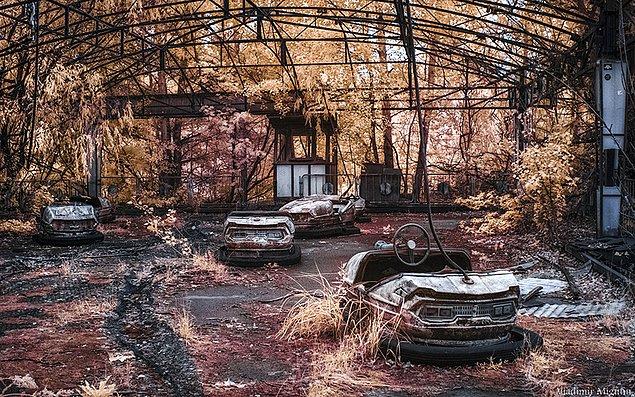7. Pripyat’ın lunaparkında çarpışan arabalardan geriye kalanlar.