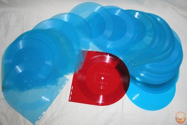 3. Как назывался известный журнал с гибкими пластинками внутри?