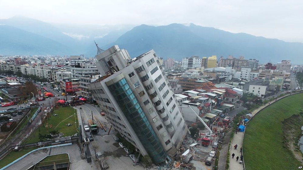Bir Yıl Arayla, Aynı Günde ve Aynı Büyüklükte: 11 Fotoğraf ile Tayvan'da Deprem Faciası