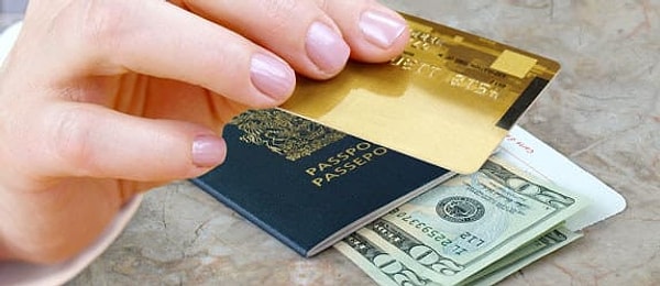 9. Не кладите все ценности в одно место