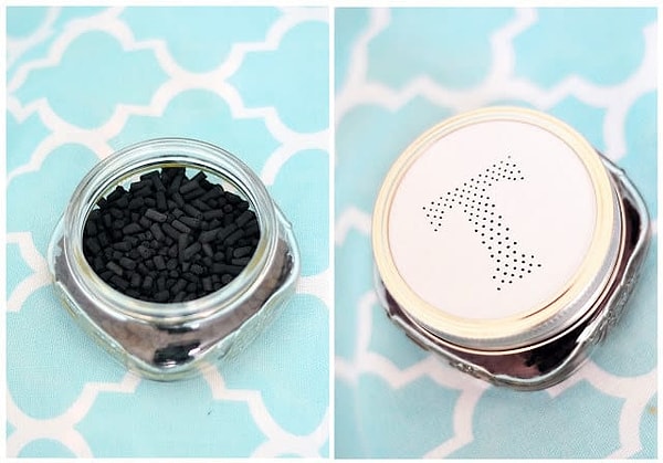 12. Сделайте воздухоочиститель из стеклянной банки и активированного угля