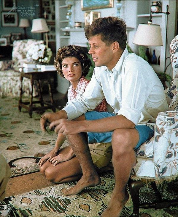 1. Yeni evlenmiş John F. Kennedy ve Jacqueline Bouver çifti, 1953.