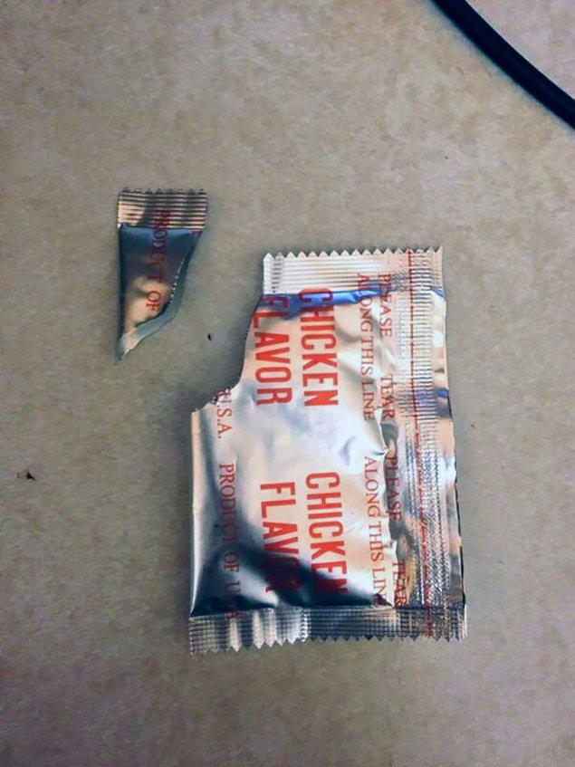 13. "Kız arkadaşıma, ambalaj köşesinin prezervatif paketi olmadığını kanıtlamak için çöpün içinde yarım saat paketin diğer kısmını aradım."