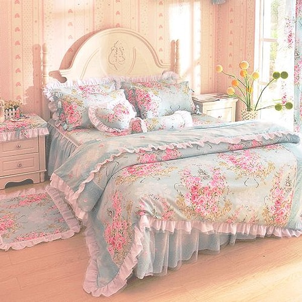 А может, мы возвращаемся к красочному миру 80-х и 90-х годов, как думаете?