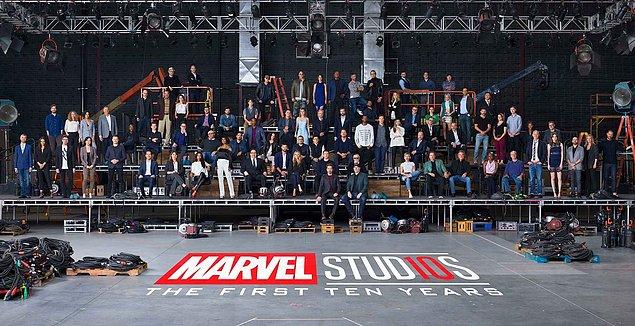 13. 21 filme kadar ulaşan Marvel Sinematik Evreni'nin 10. yılına özel şöyle bir fotoğraf çekildi.