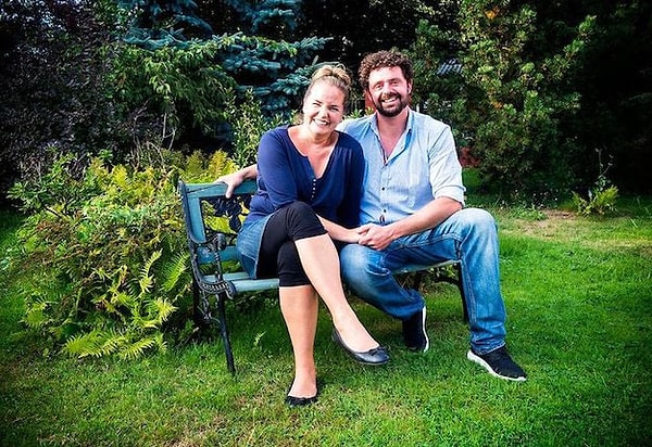 С тех пор прошло 10 лет. Сейчас у пары двое детей, шестилетние близнецы Деста и Тил.