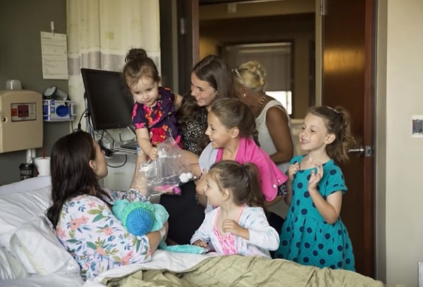 У молодой пары уже есть 5 дочерей, и этот маленький волосатик - их первый сын!