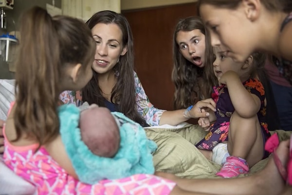 На первой встрече сестры были очень взволнованы 😌