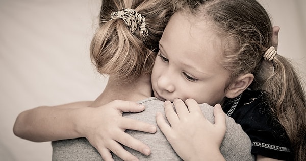 8. Ограждать детей от боли