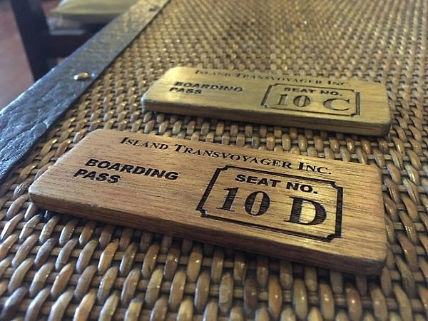 10. Посадочный талон, сделанный из дерева