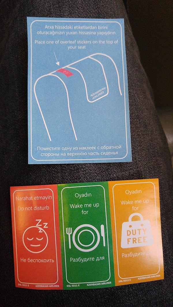 41. Во время полета на кресло можно приклеить такие наклейки