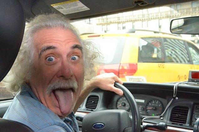 2. Albert Einstein, New York sokaklarında taksi sürerse... 😅