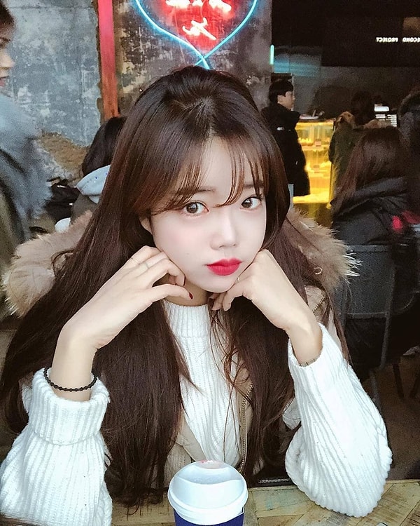 3. Чтобы иметь такое невинное личико, кореянки часто ложатся на операционный стол.